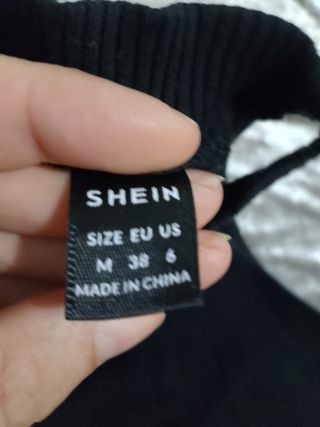 Camiseta SHEIN negra mujer