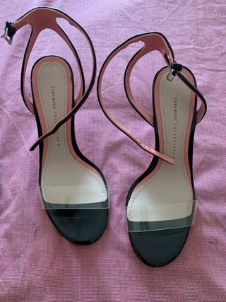 Sandalias de tacón con tiras de la marca Zara