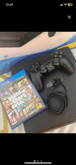 PS4 (PlayStation 4) Negra + GTA V