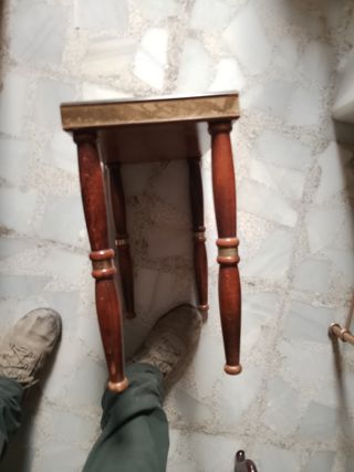 Taburete madera pequeño antiguo