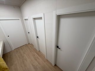 Puertas de madera con marco
montaje de puertas 