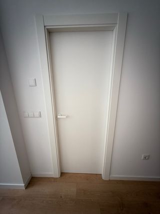 Puertas de madera con marco
montaje de puertas 