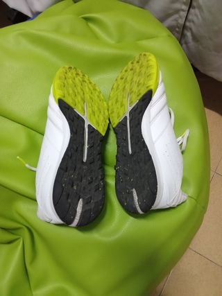 Zapatillas multitacos fútbol VRNT blancas y verdes