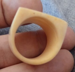 Anillo bisutería beige y negro