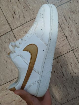Scarpe Nike bianche e dorate taglia 42,5