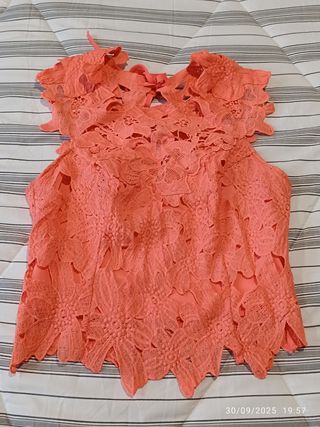 Blusa encaje coral talla S Americana
