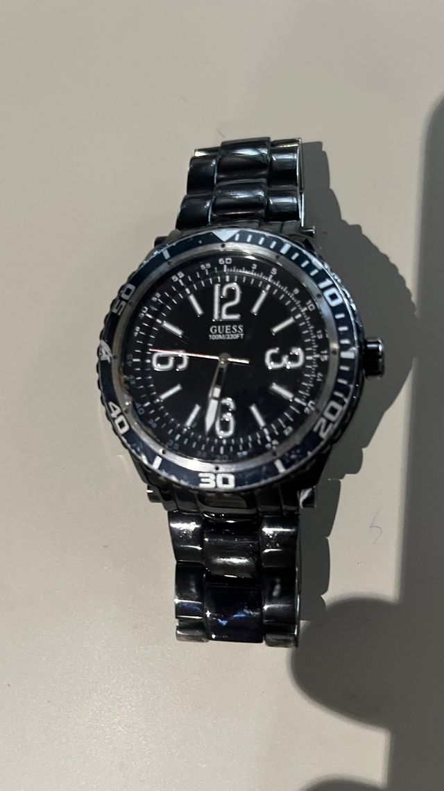 Reloj Guess Negro y Plateado