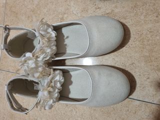 Zapatos de vestir niña blancos con flores