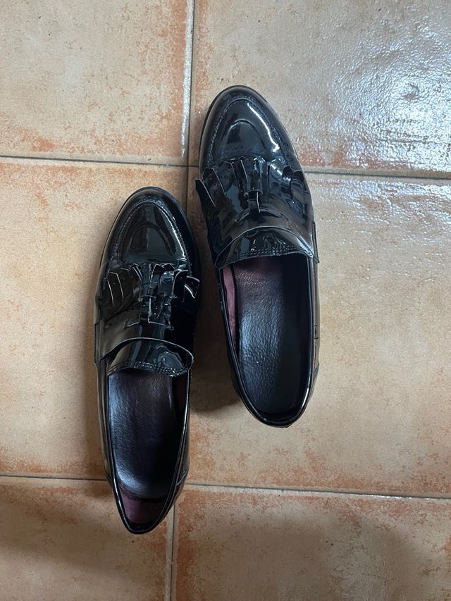 Zapatos charol negros talla 39