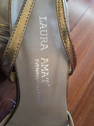 Zapatos de tacón dorados Laura Mat 6 ctm 