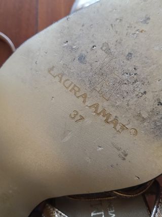 Zapatos de tacón dorados Laura Mat 6 ctm 