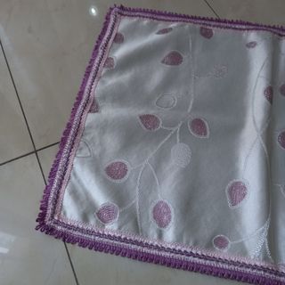 Runner da tavola artigianale bianco e viola