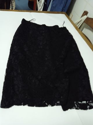 Falda negra de encaje