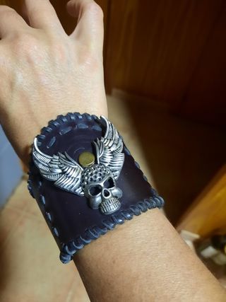 Pulsera cuero calavera alas