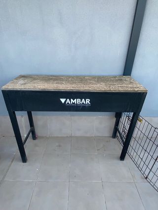 Mesa alta Ambar madera y metal