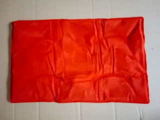 Almohada térmica roja de tela