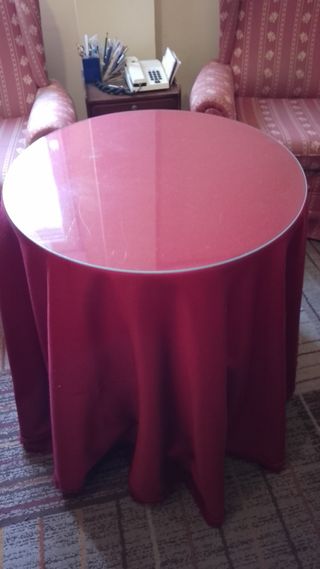 Mesa camilla redonda con cristal y faldillas