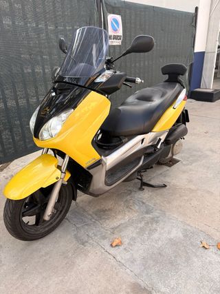Yamaha Xmax 250 