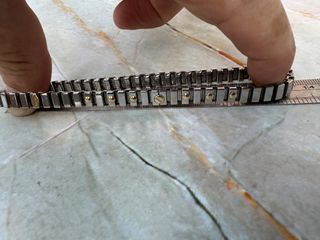 Pulsera elástica acero y detalles dorados