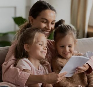 Niñera con horario flexible y experiencia niños.