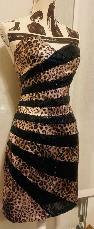 Vestido de fiesta estampado leopardo ylentejuelas 