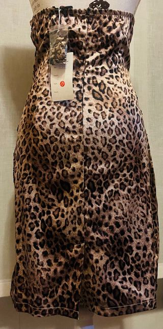 Vestido de fiesta estampado leopardo ylentejuelas 