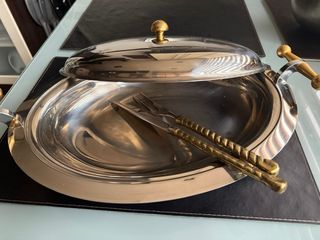 Fuente Pirex Acero y Dorado con cubiertos Trinchar