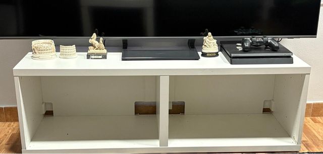 Mueble de salón blanco