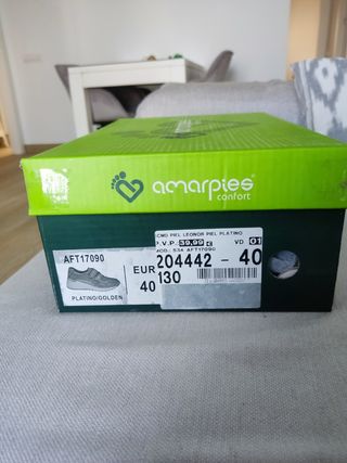 Zapatillas Beige y plateado 