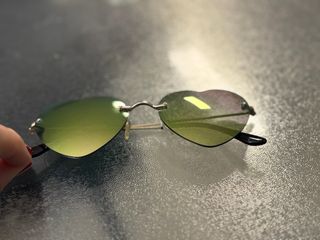 Occhiali da sole a forma di cuore