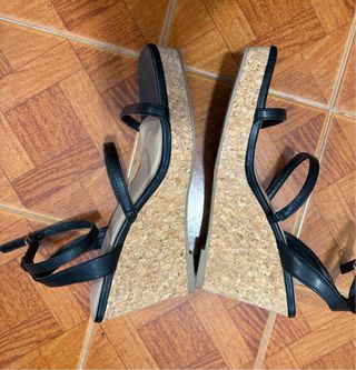 Sandalias negras de tiras finas