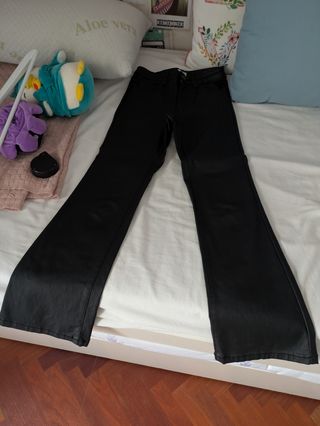 Pantalón engomado Mango Talla XS