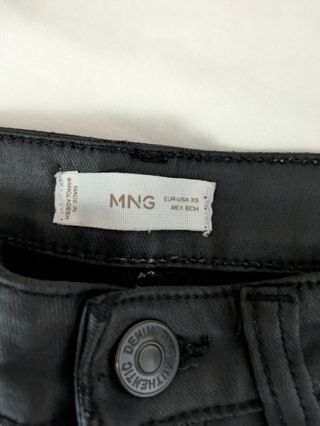 Pantalón engomado Mango Talla XS