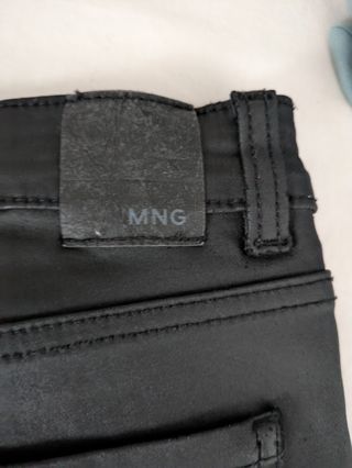 Pantalón engomado Mango Talla XS