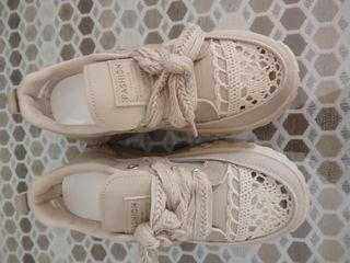 Zapatos beige mujer con encaje