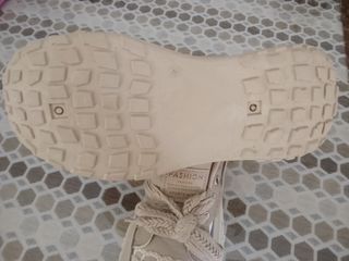 Zapatos beige mujer con encaje