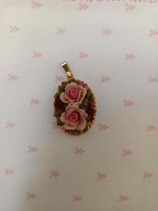 Colgante Camafeo Flores Rosas Oro