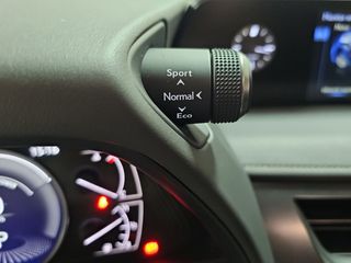 Lexus UX 2.0 250h Business
