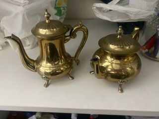 Set di teiere antiche in oro