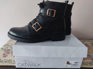 BOTINES n° 37- UN SOLO USO-
COMO NUEVOS.