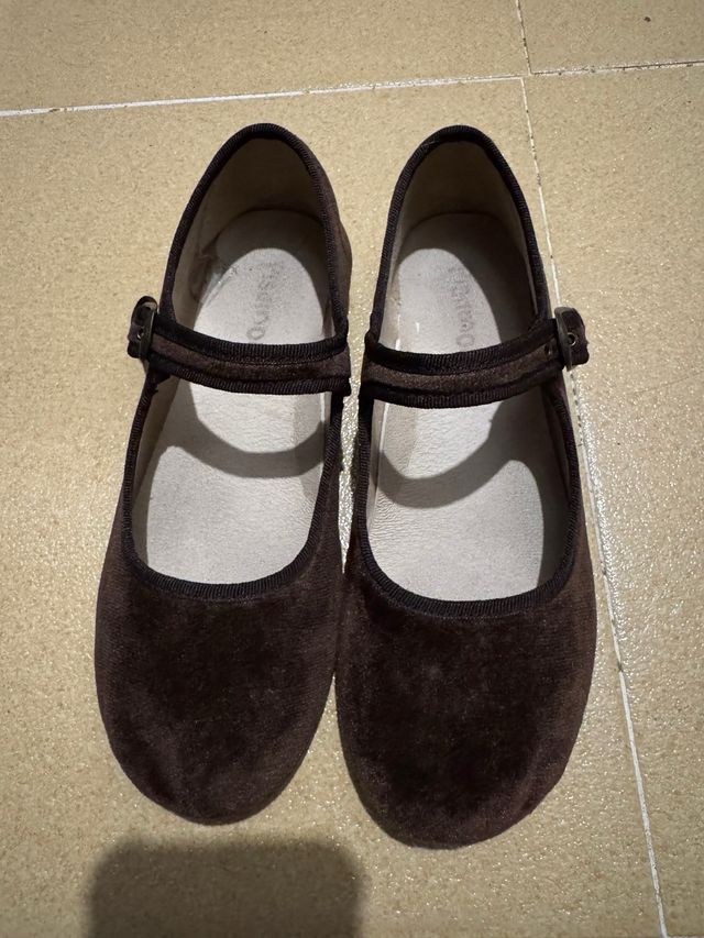 Merceditas niña marrón