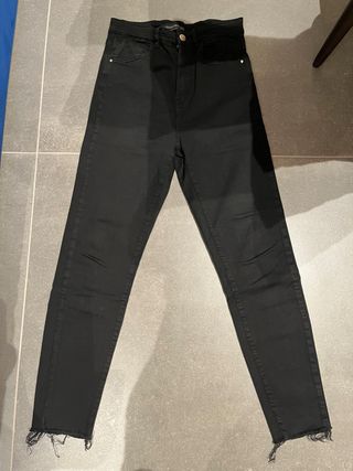 Pantalón Stradivarius negro talla 36