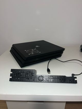 PS4 Pro (playstation 4) 1TB Negra + 2 Mandos