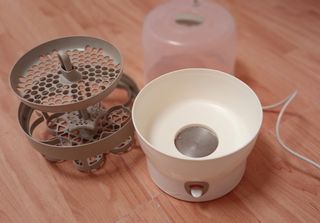 Escurre biberones Philips Avent y esterilizador.