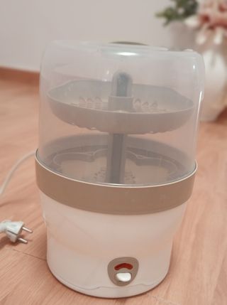 Escurre biberones Philips Avent y esterilizador.