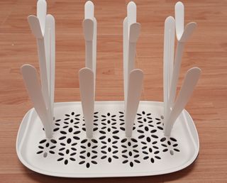 Escurre biberones Philips Avent y esterilizador.