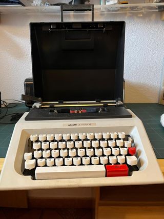 Máquina de escribir Olivetti Lettera 42