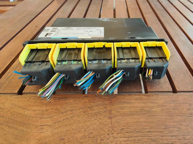 Centralita Confort Ford Focus 5WK4 8730E