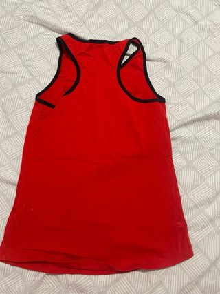 Camiseta tirantes roja con estampado STAR