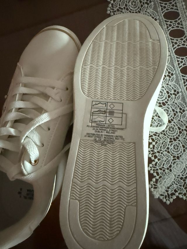 Zapatillas blancas y doradas talla 36 a estrenar